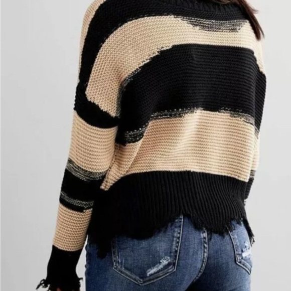 White Crow Oversized Sweater - Picture 3 of 7